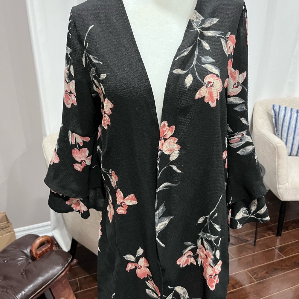 Style Therapy Black and White Kimono